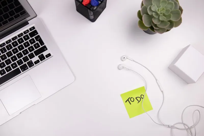 Toimistojumppa – 10 liikettä jotka teet työpisteellä